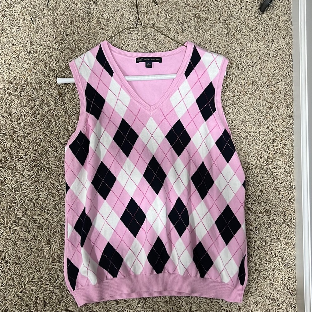 Super cute sweater vest!